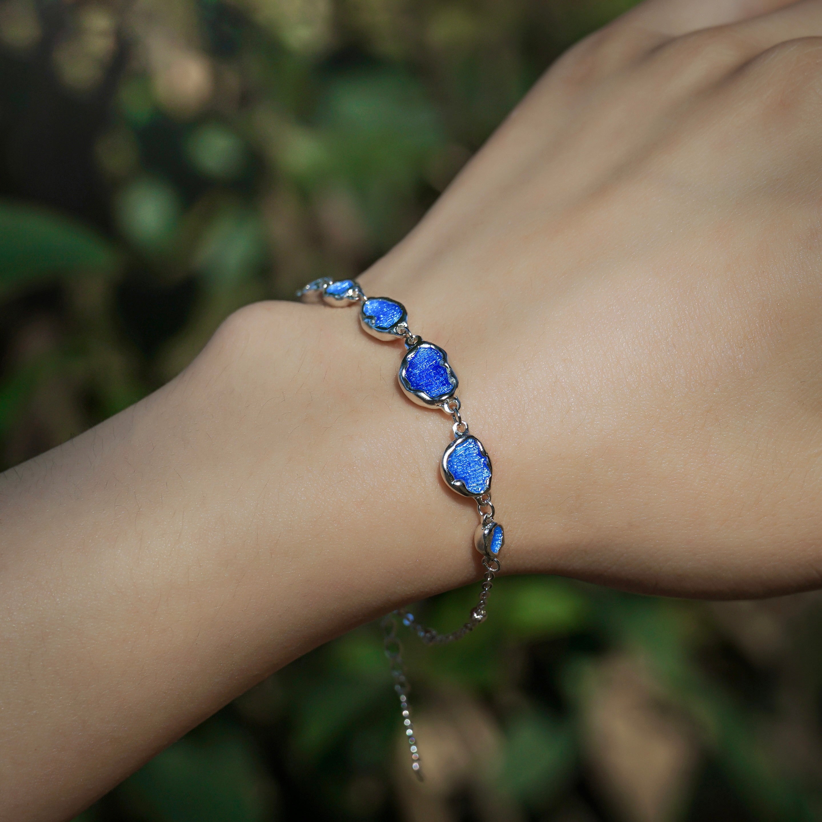 An enamel bracelet