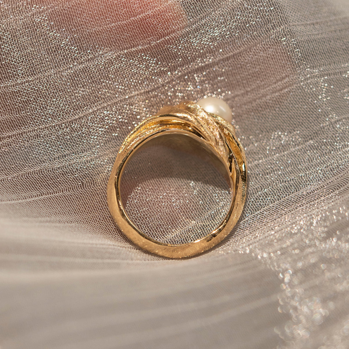 Back view of the Silk in Gold 18K gold pearl ring, showing the circular band and smooth inner surface.